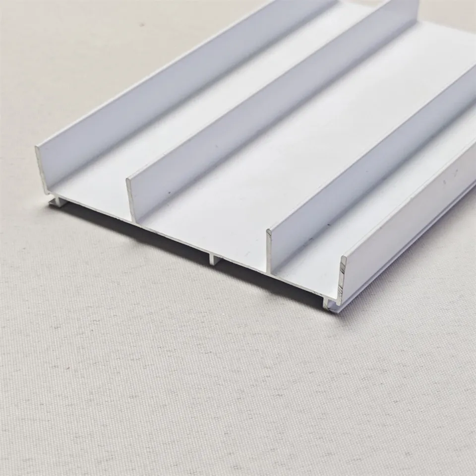 Profile aluminiowe malowane proszkowo Zwykłe natryskiwanie